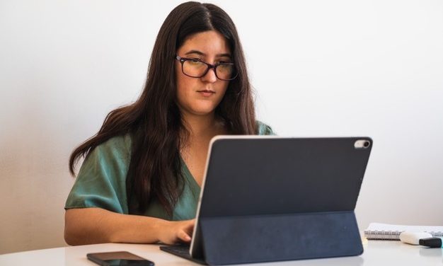 Ongoing hybrid working increases productivity but adds pressure