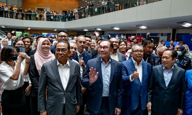 Kerajaan perkenal Program Bakat Pasaran Modal investED untuk graduan