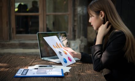 Tailored HR Programmes for Hourly Employees, says McLean & Company
